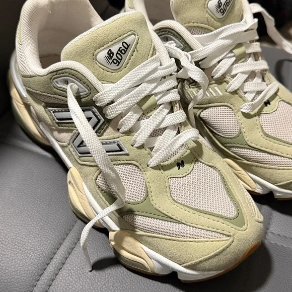 New Balance 9060s - Picture 3 of 6
